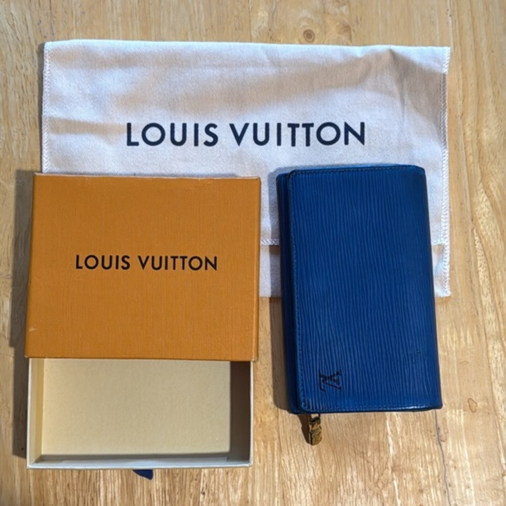 Louis Vuitton Wallet in Navy Blue Color NWOT MINT CONDITION